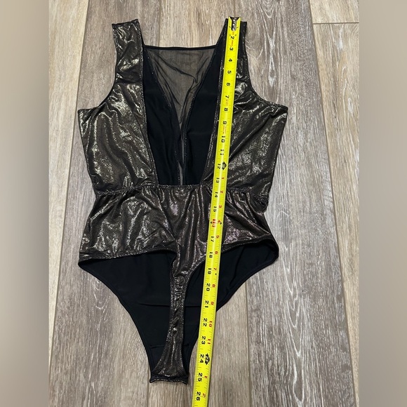 🛍️ Victoria’s Secret metallic bodysuit Size M - Picture 5 of 8